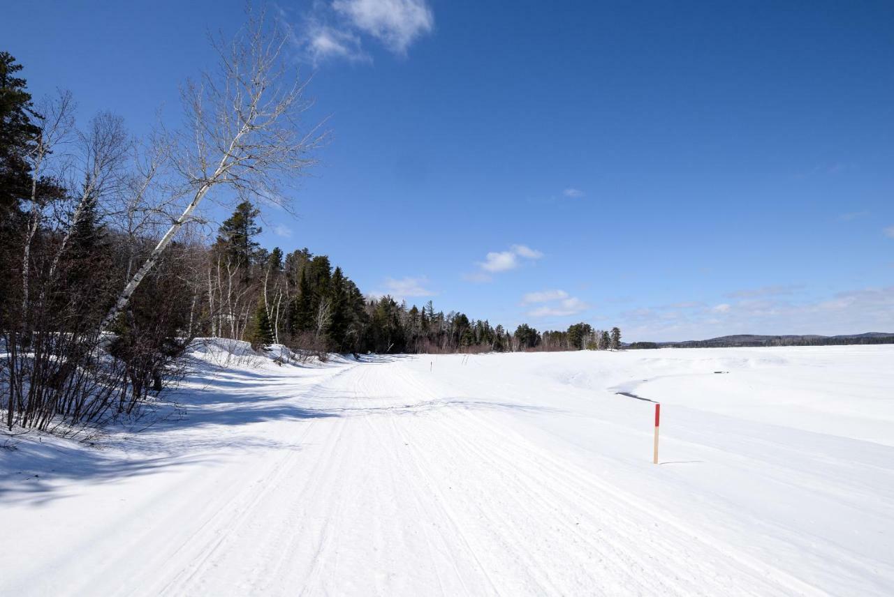Les Condos Du Lac Taureau- Rooms & Condos Saint-Michel المظهر الخارجي الصورة